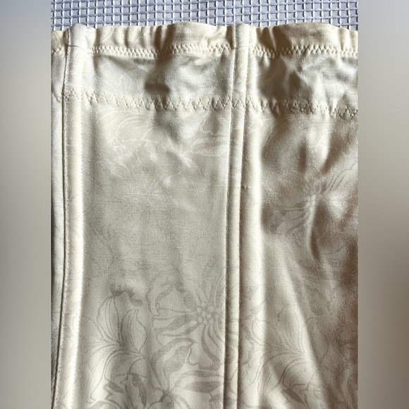 Flexees by Maidenform Cream Waist Nipper Firm Control Shapewear Size 2XL - Picture 2 of 15